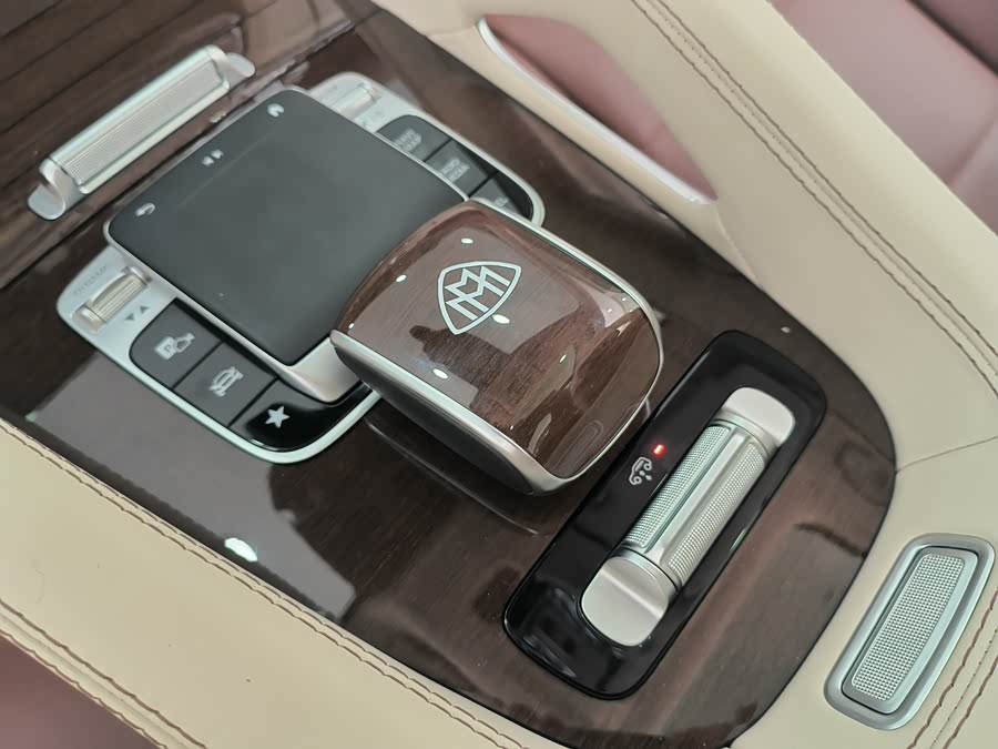 Mercedes-Benz Maybach GLS 2024 car image #18