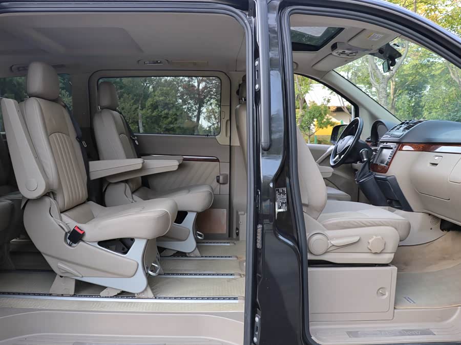 奔驰 唯雅诺 2011 汽车图片 #18