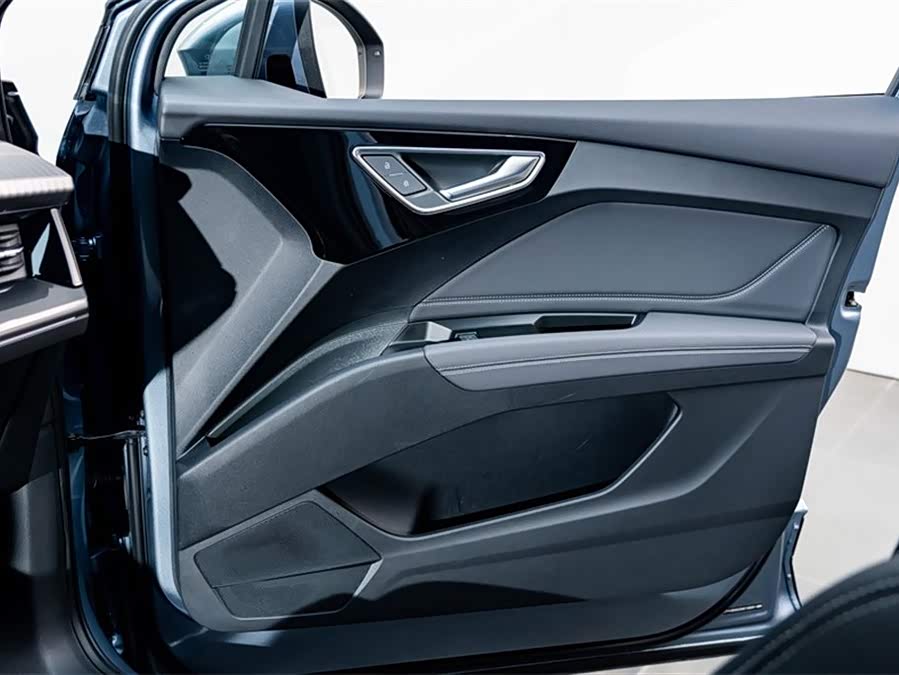 Audi Q4 e-tron 2023 immagine di auto #18