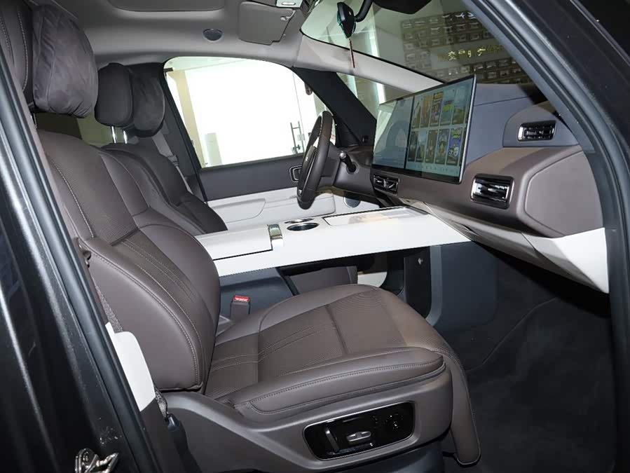 理想汽车 理想MEGA 2024 汽车图片 #18