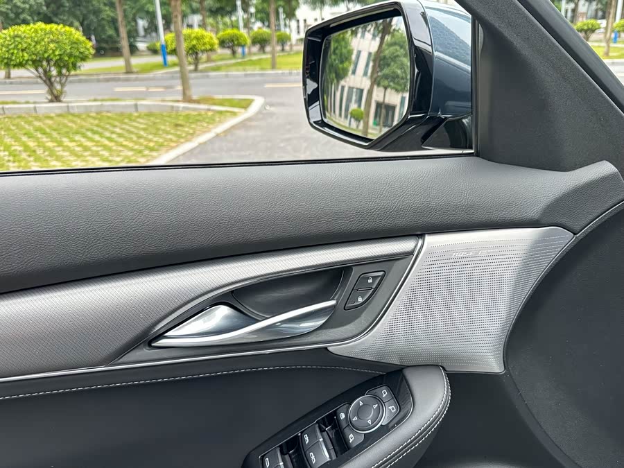 2020 car image #18