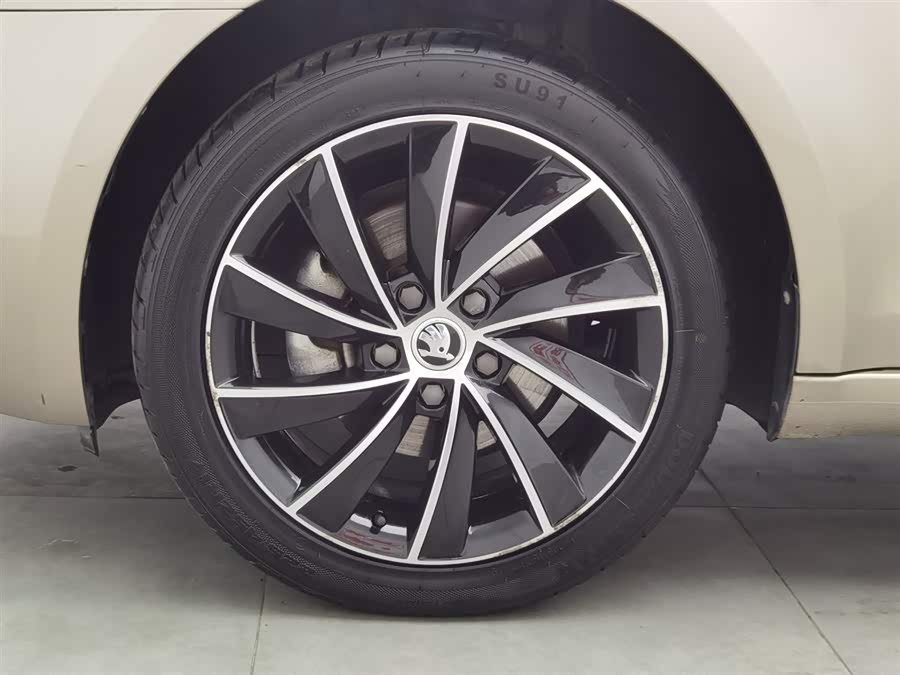 Skoda Octavia 2019 car image #18