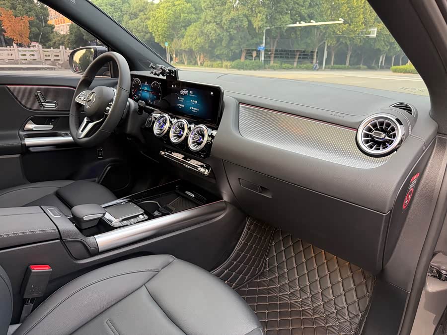 Mercedes-Benz EQA Class 2023 immagine di auto #18