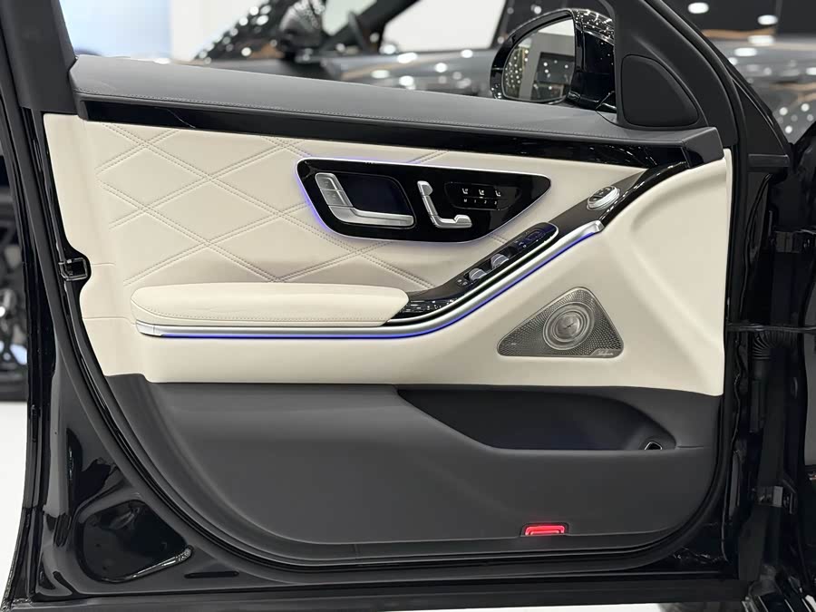 Mercedes-Benz Maybach S Class 2023 car image #18