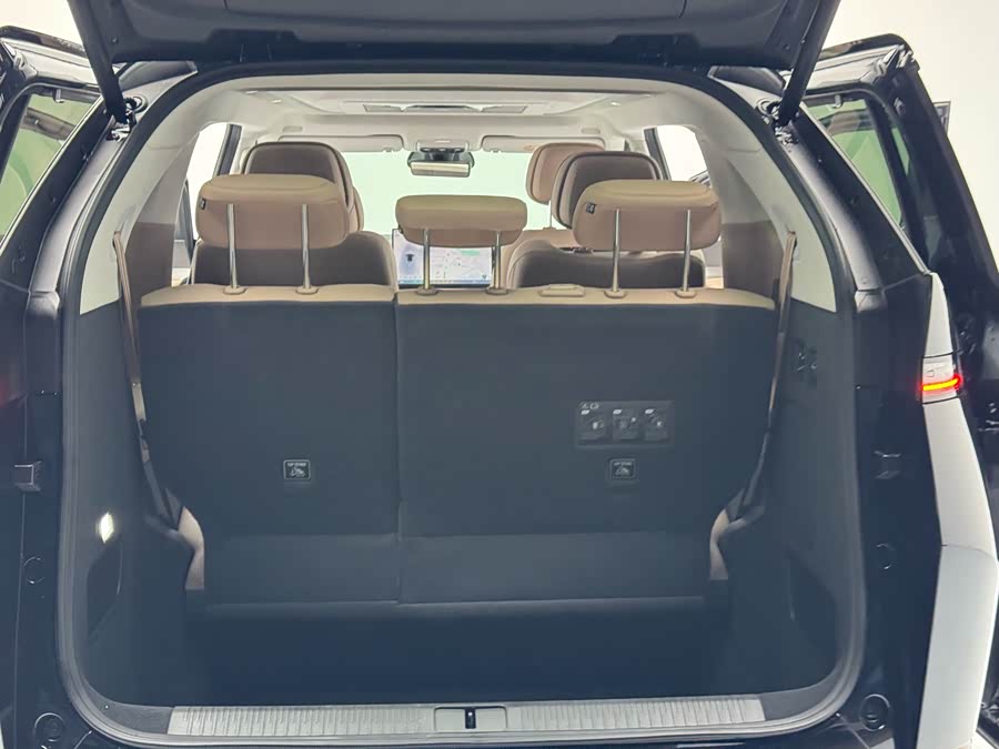 Xpeng X9 2025 imagem de carro #18