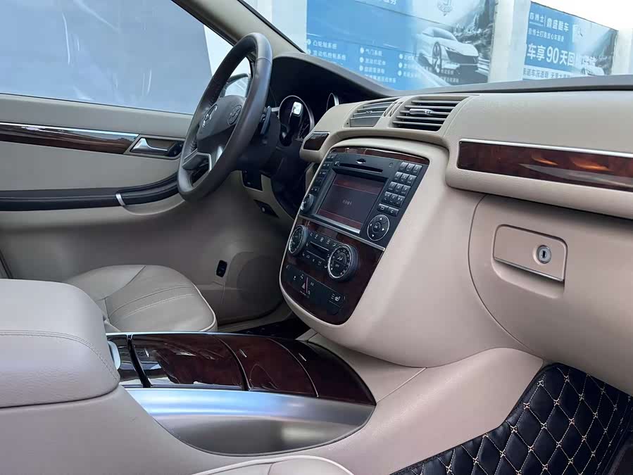 Mercedes-Benz R Class 2011 car image #18