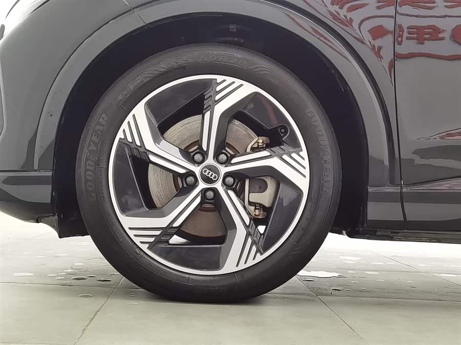 Audi Q4 e-tron 2023 صورة سيارة #18