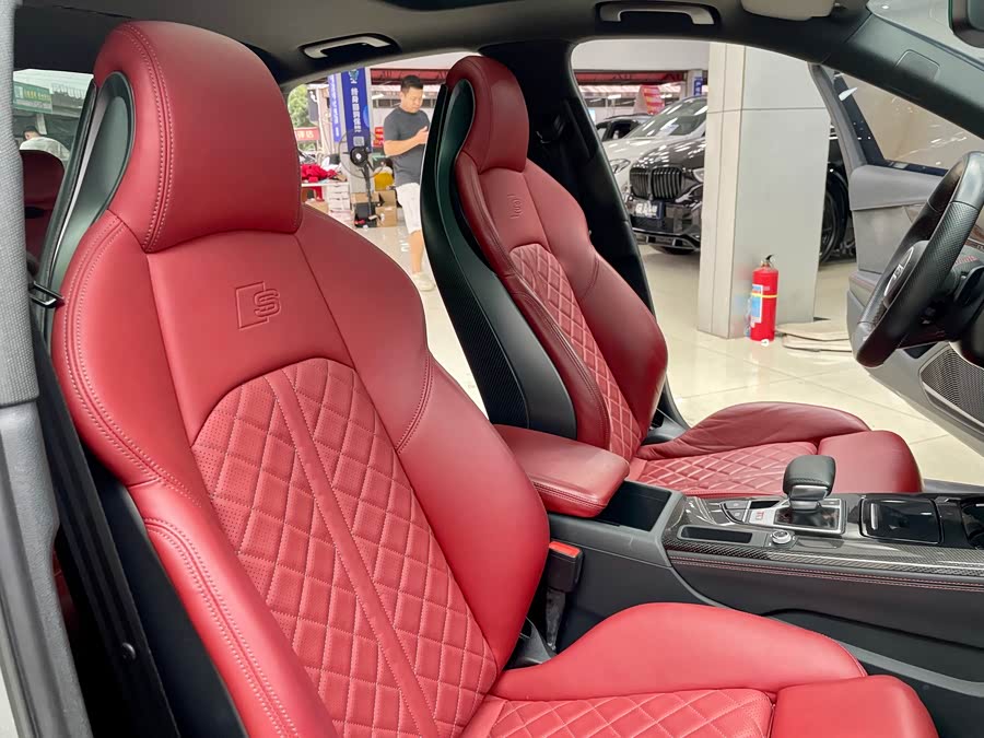 Audi S4 2020 car image #18