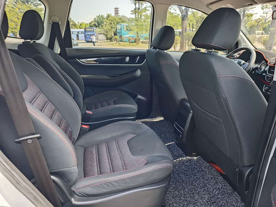 Forthing SX6 2019 صورة سيارة #18