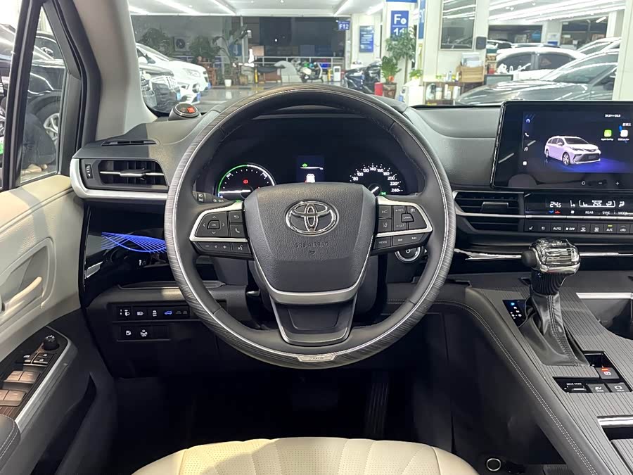 Toyota Granvia 2024 immagine di auto #18