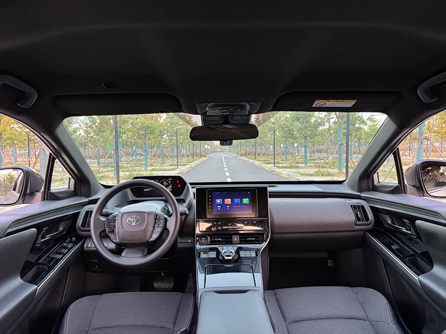 Toyota bZ4X 2022 immagine di auto #18