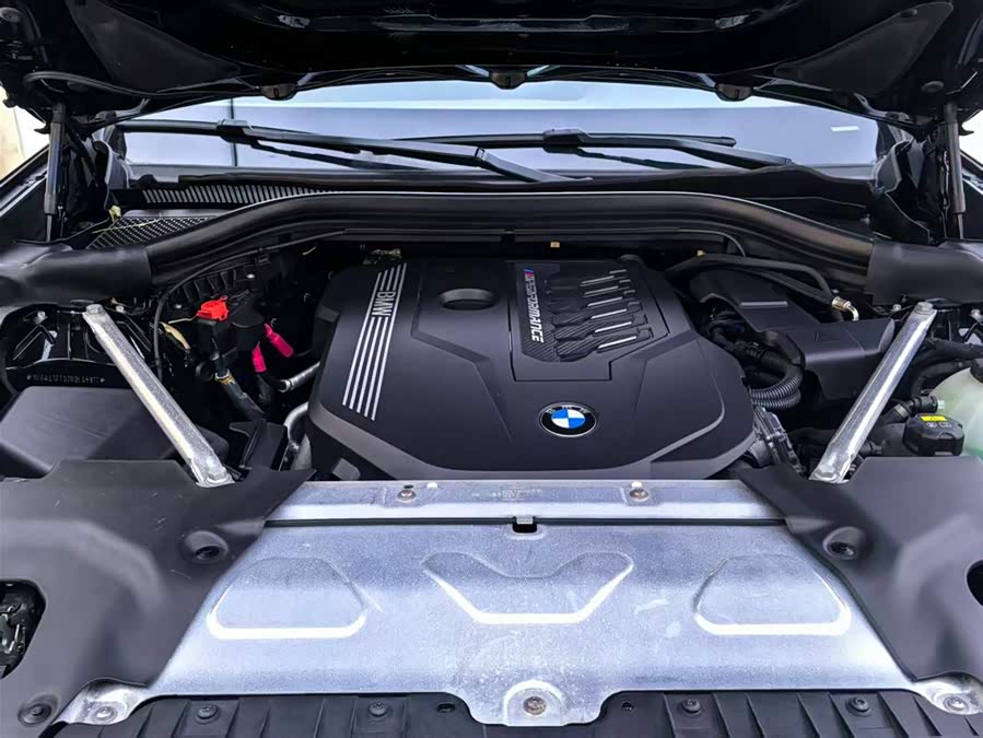 BMW X4 M40i car image #18