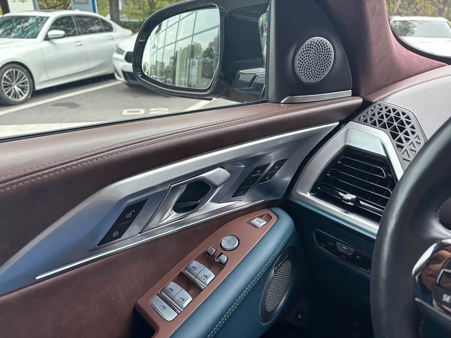 BMW XM 2024 car image #18