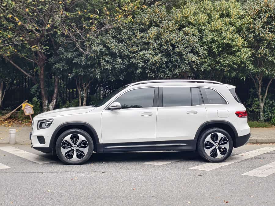 Mercedes-Benz GLB Class 2023 car image #18