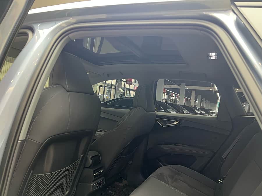 Audi Q4 e-tron 2023 صورة سيارة #18