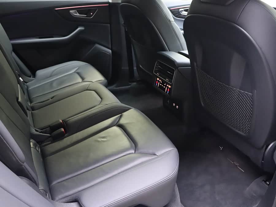 Audi Q8 2021 car image #18