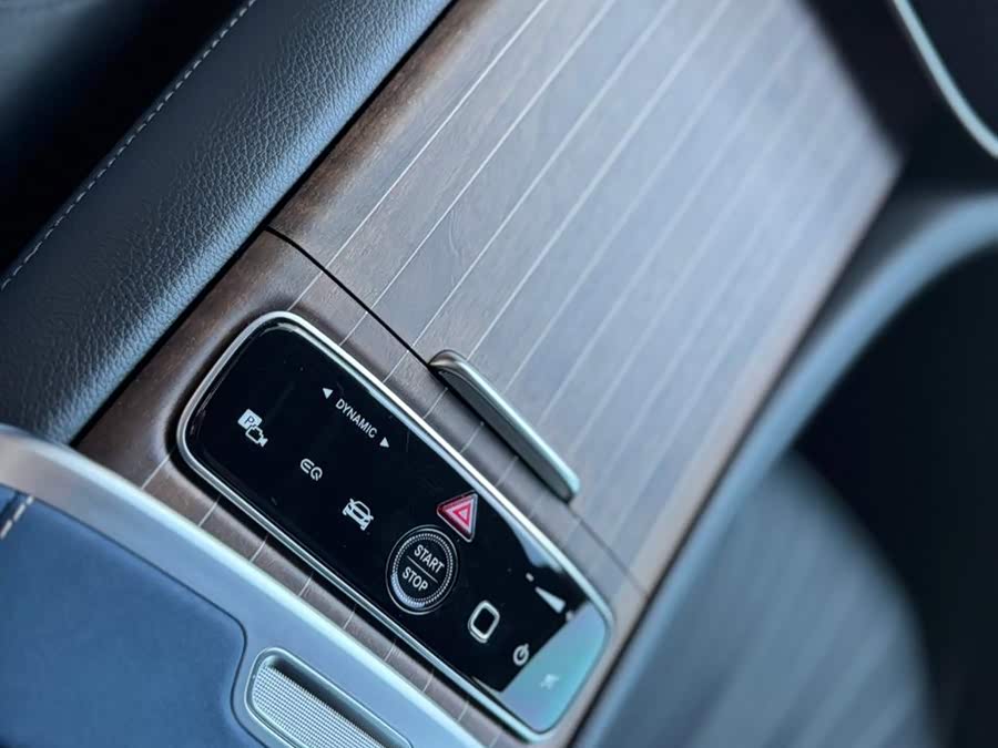 Mercedes-Benz EQS SUV 2023 car image #18