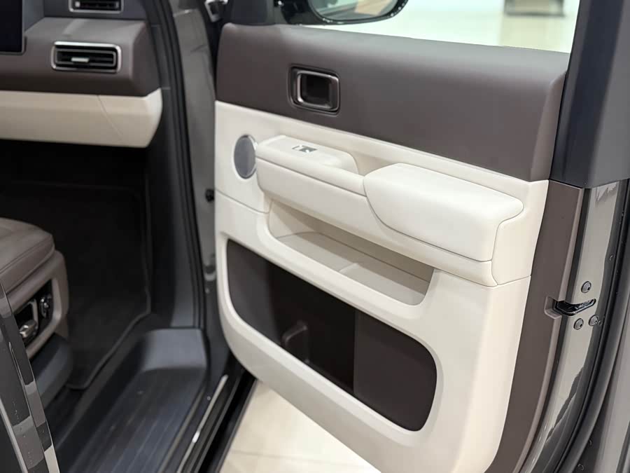 理想汽车 理想MEGA 2024 汽车图片 #18