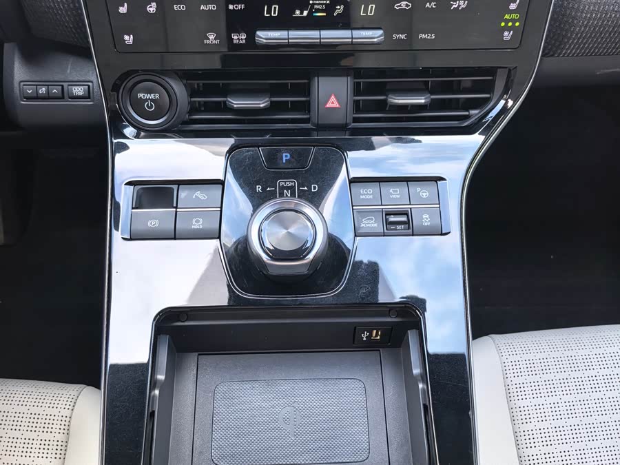 Toyota bZ4X 2022 immagine di auto #18