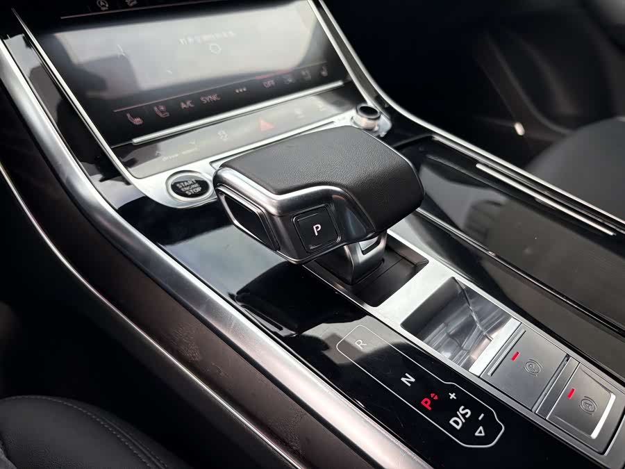 Audi Q8 2022 car image #18