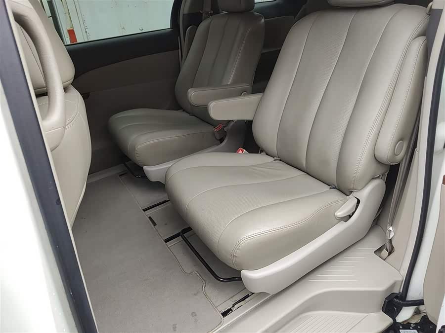 BYD M6 2014 car image #18