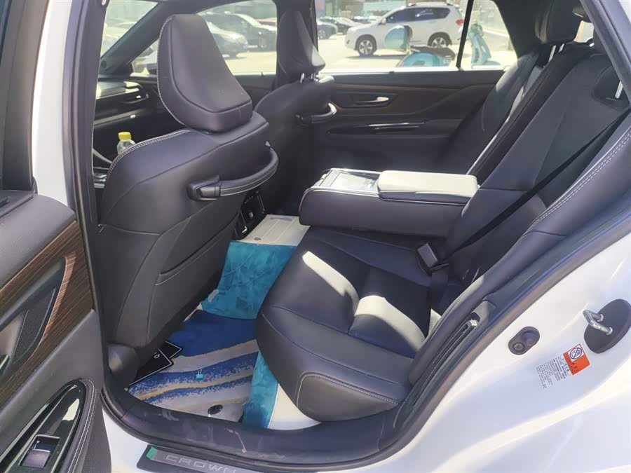 Toyota Crown 2024 immagine di auto #18