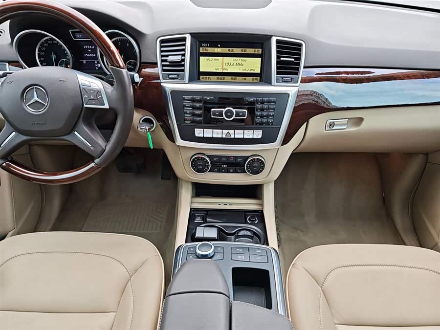 Mercedes-Benz M Class 2012 car image #18