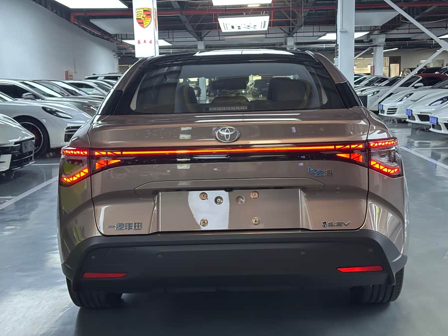 BYD e1 2023 immagine di auto #18