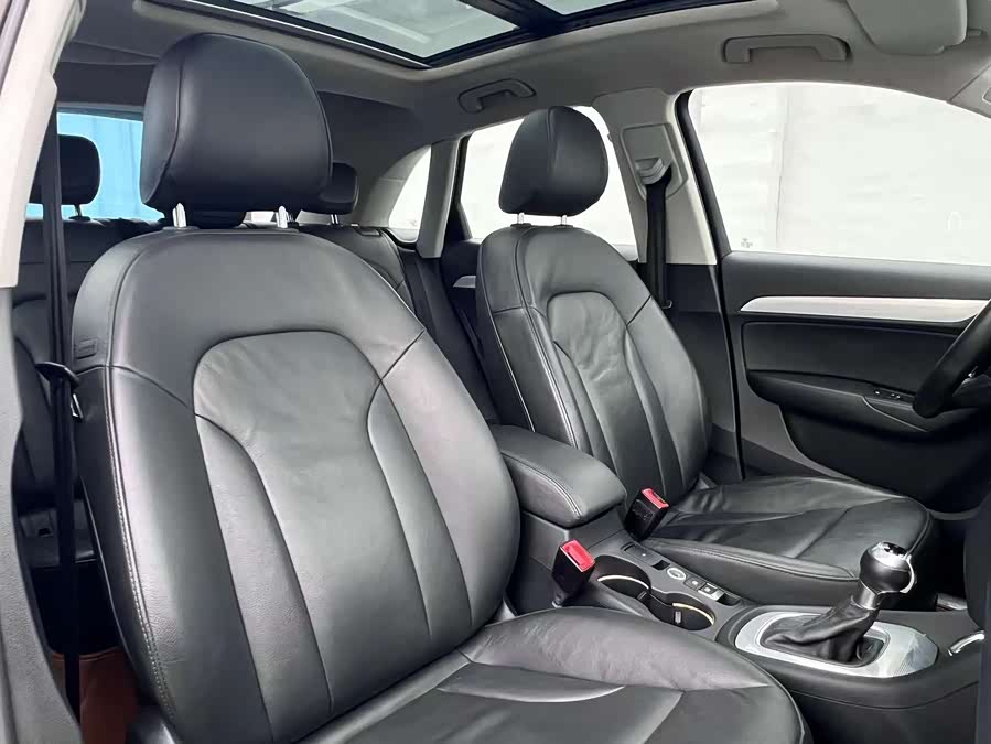 Audi Q3 2014 car image #18