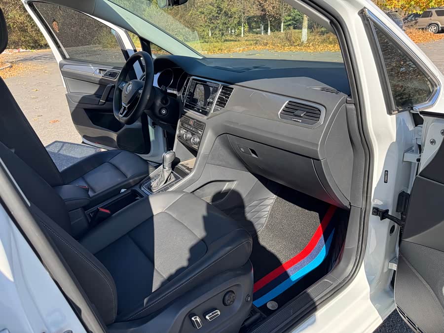 Volkswagen Golf Sportsvan 2020 car image #18