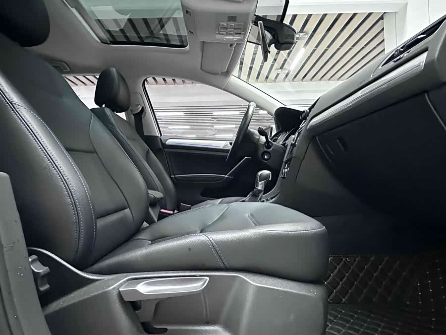 Volkswagen Golf Pure Electric 2021 imagen de coche #18