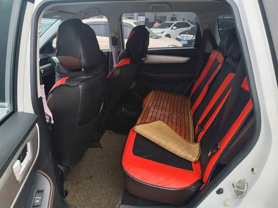 Forthing T5 2023 #18 Forthing T5 2023 صورة سيارة #18