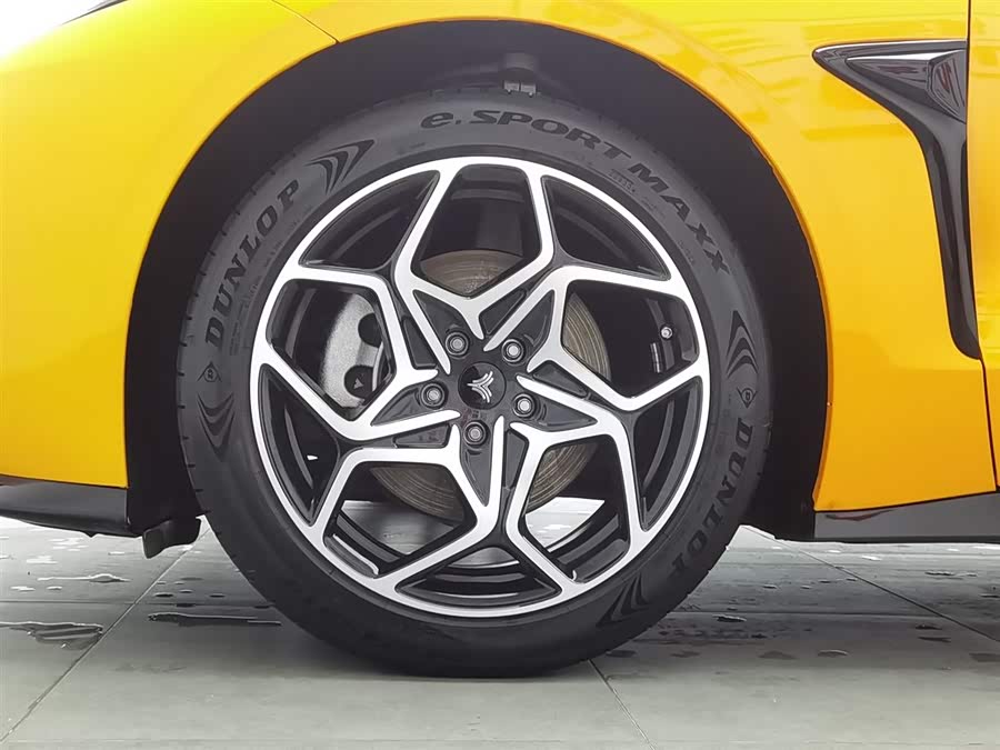 哪吒汽车 哪吒GT 2023 汽车图片 #18