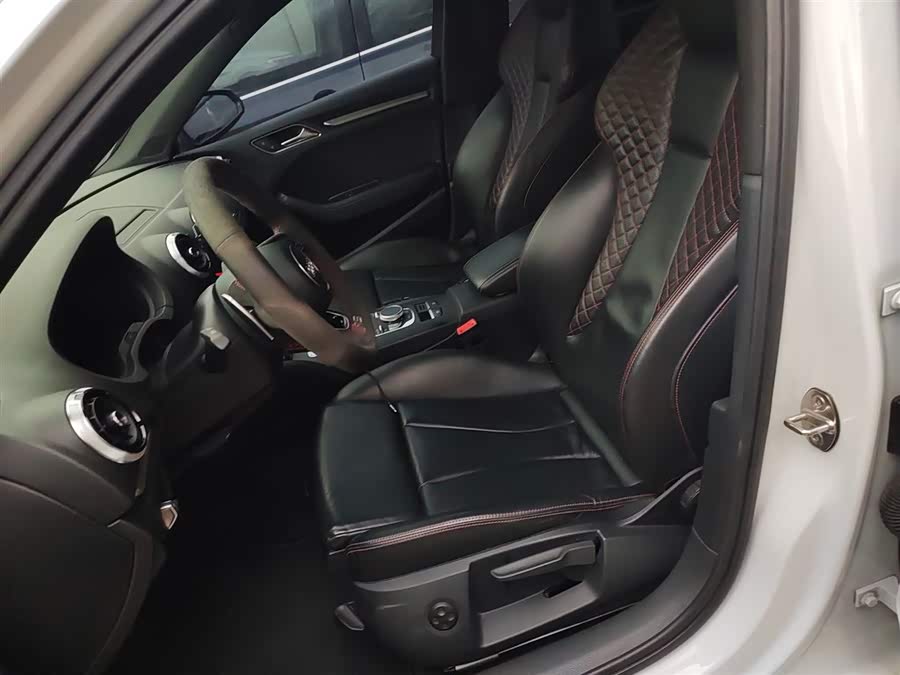 Audi RS 3 2018 car image #18