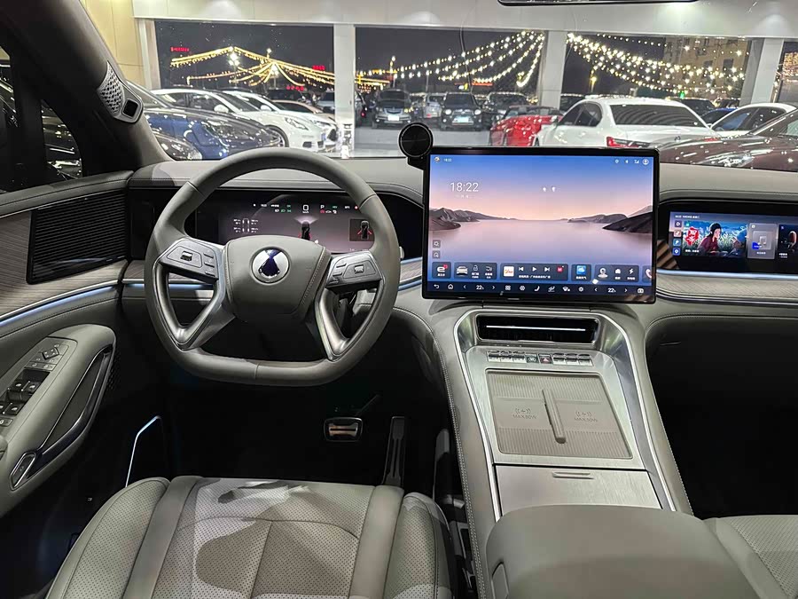 Denza N9 2025 #18 Denza N9 2025 car image #18