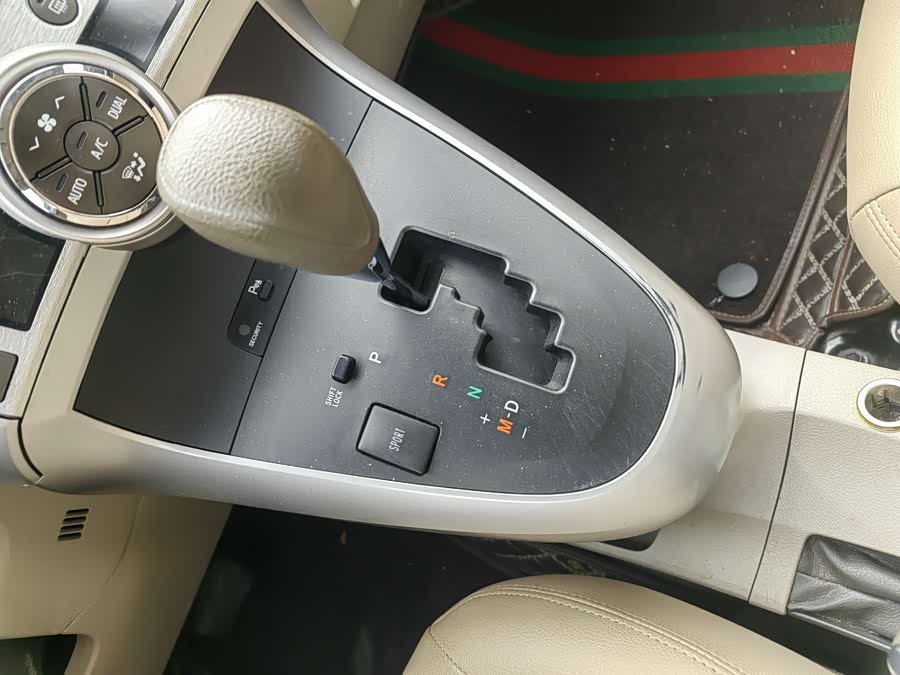 Toyota Reiz 2011 immagine di auto #18