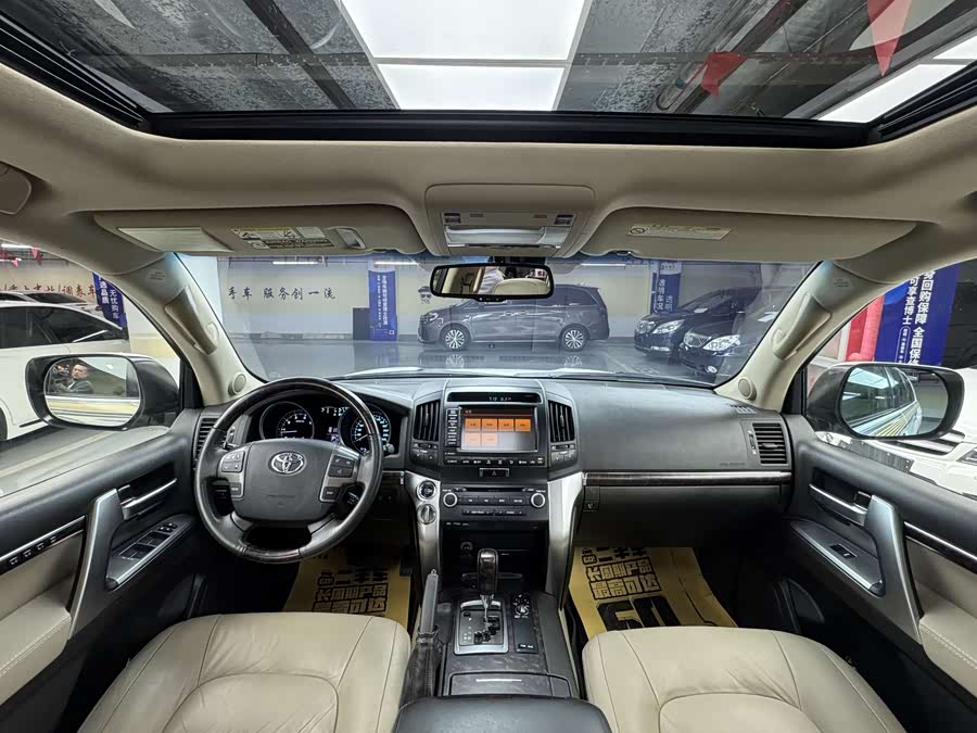 Toyota Land Cruiser 2010 car image #18