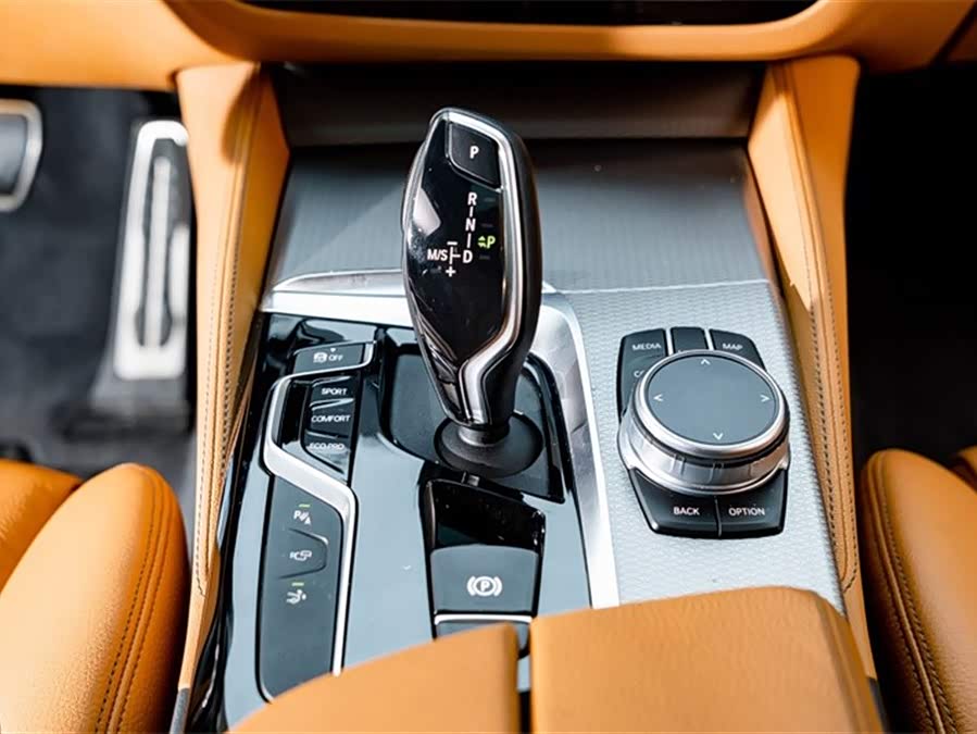 BMW 6 Series GT 2020 #18 BMW 6 Series GT 2020 car image #18