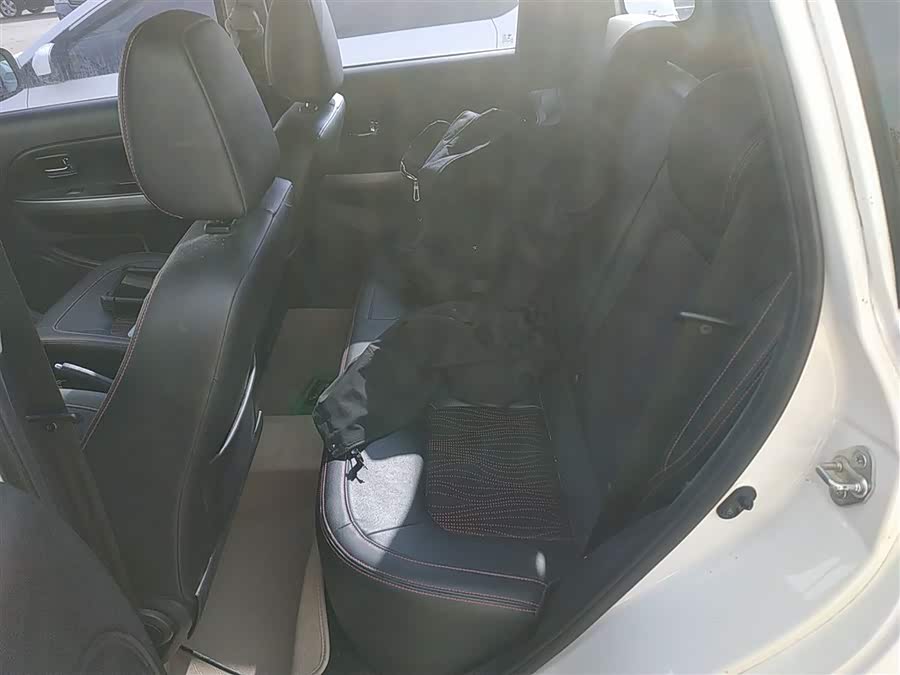 Great Wall M4 2013 صورة سيارة #18