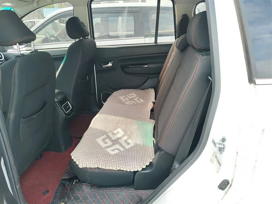 SWM X3 2019 صورة سيارة #18