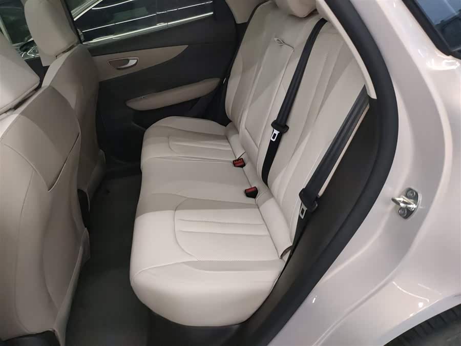 MG ES5 2024 car image #18