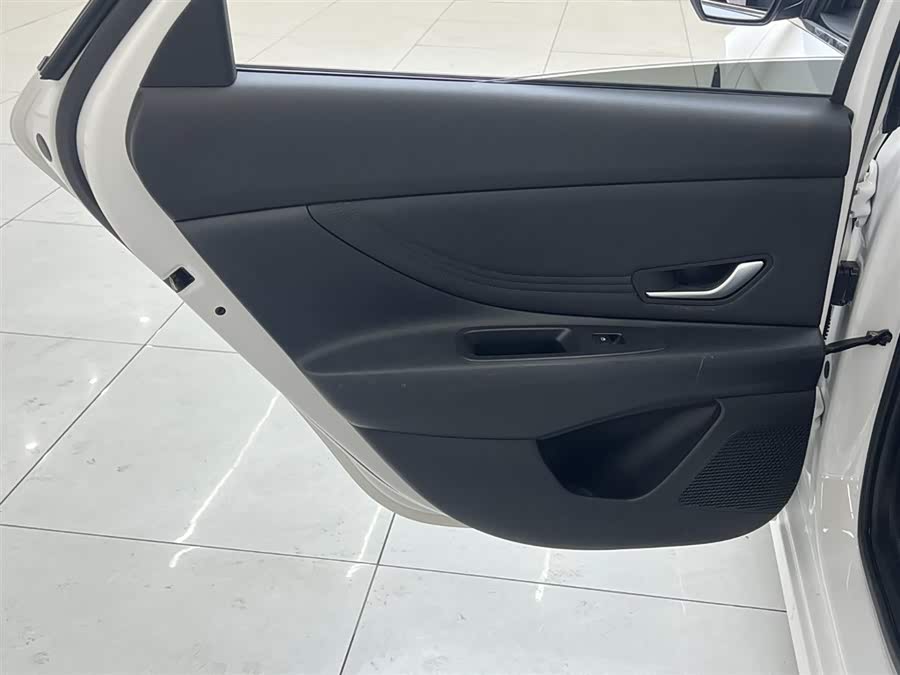 Hyundai Elantra 2023 imagen de coche #18