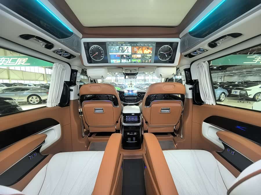 Mercedes-Benz V Class 2023 car image #18