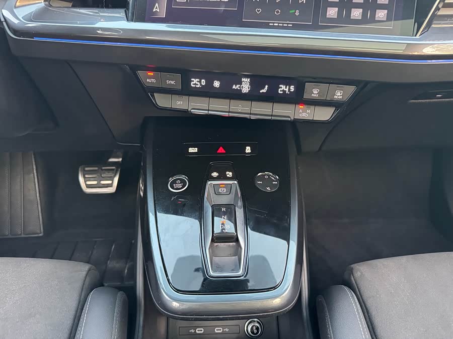 Audi Q4 e-tron 2022 immagine di auto #18