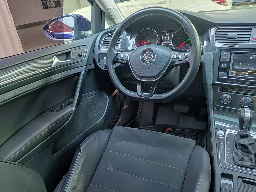 Volkswagen Golf 2018 car image #18