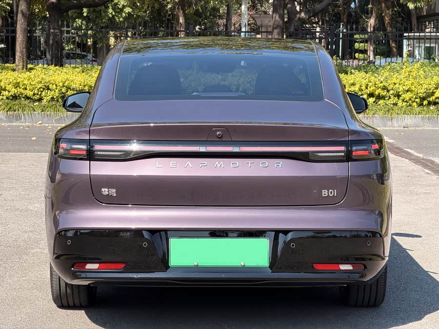 零跑汽车 零跑B01 2025 汽车图片 #18