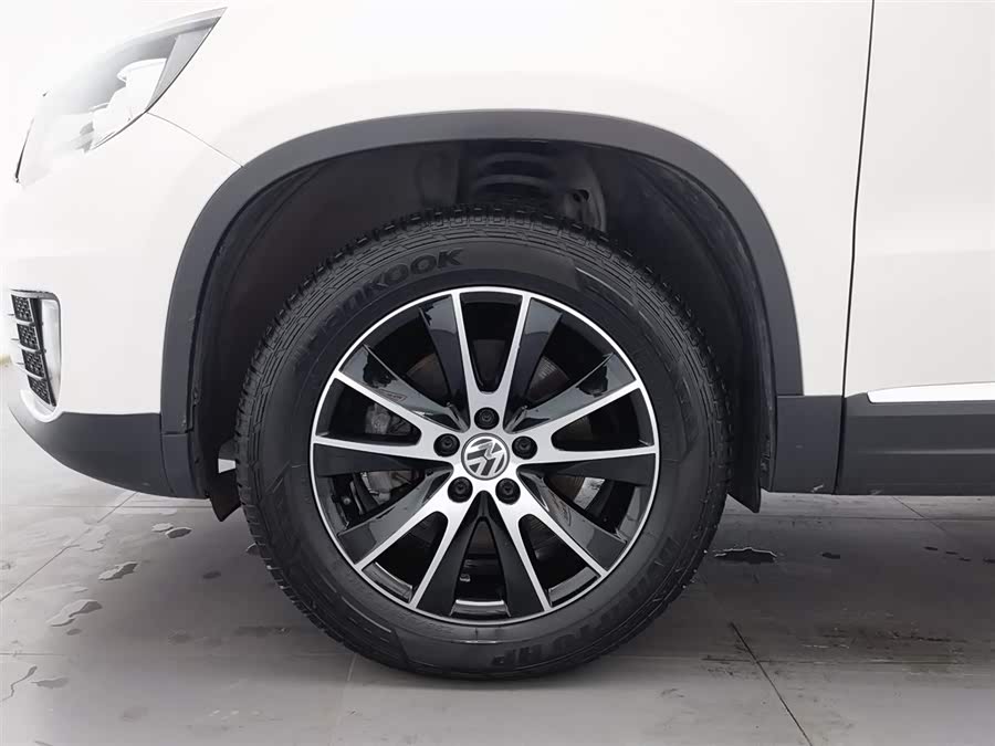 Volkswagen Tiguan 2015 car image #18