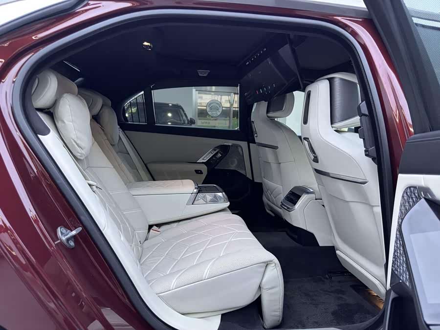 宝马 宝马i7 2023 汽车图片 #18