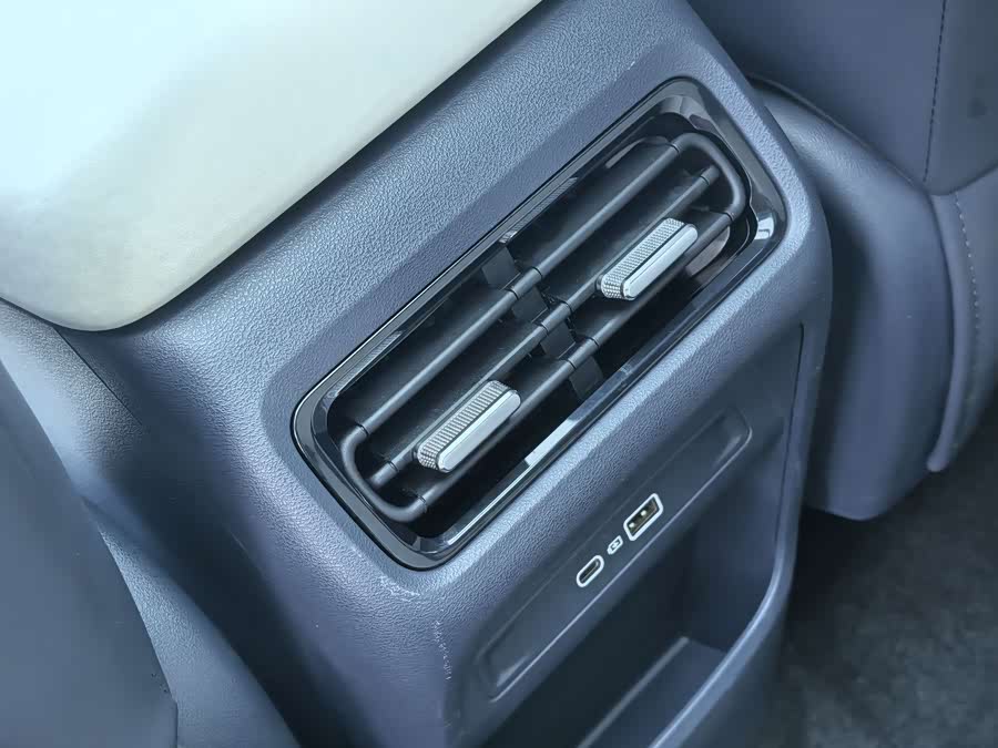GEELY 2024 #18 GEELY 2024 car image #18