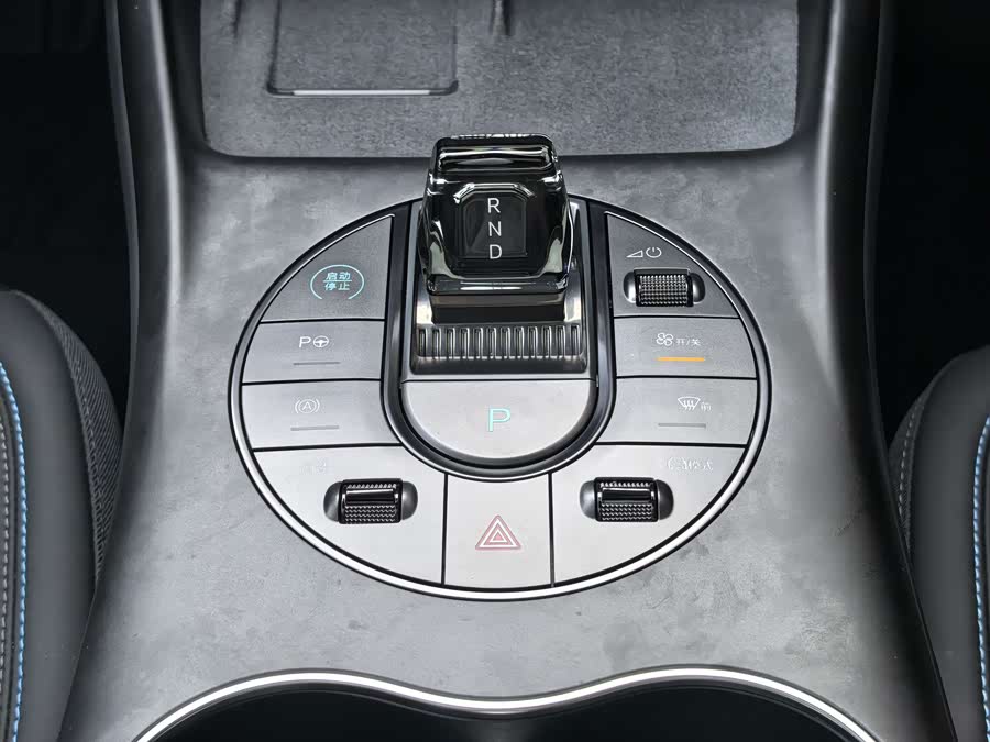 BYD Seal 2025 car image #18